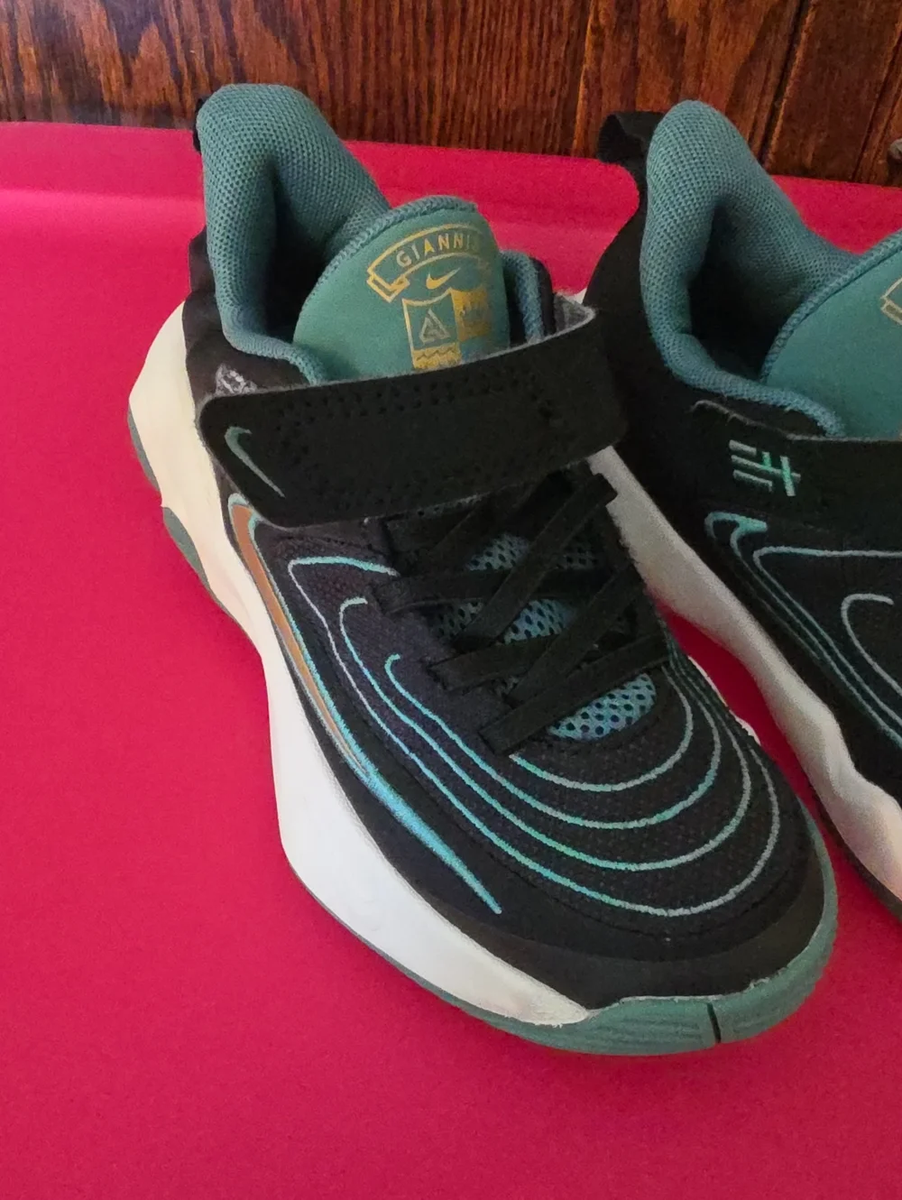 Kids Black and Green Giannis Nike Basketball Shoes Size 13c NICE!